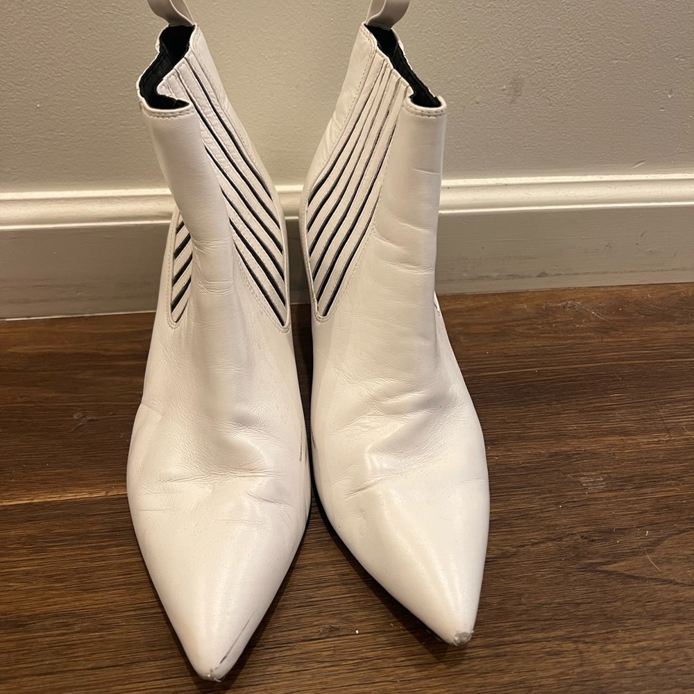 DVF white heeled leather booties size 39